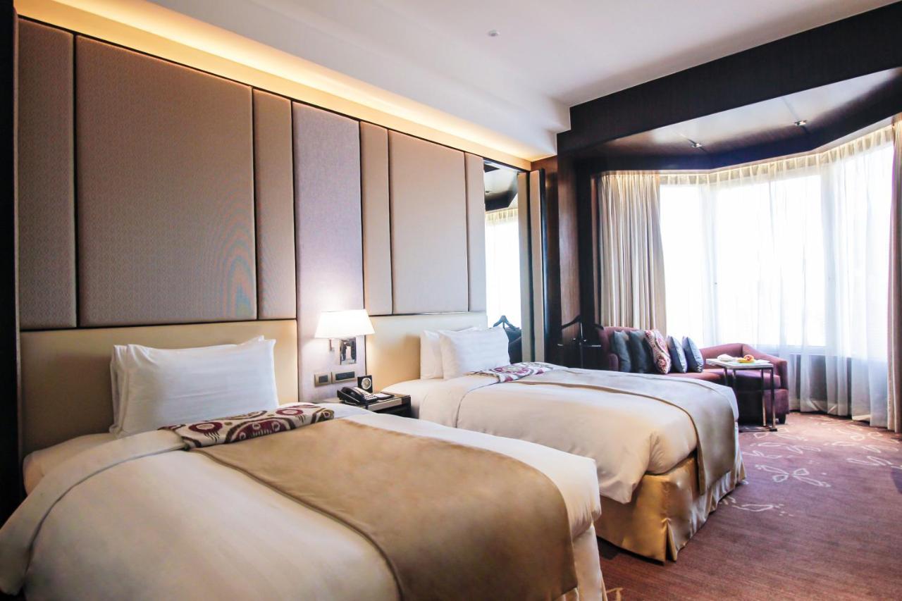 Diamond Hotel Philippines Manila Exterior foto